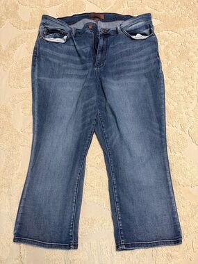 Judy Blue Midwash Blue Cropped Jeans